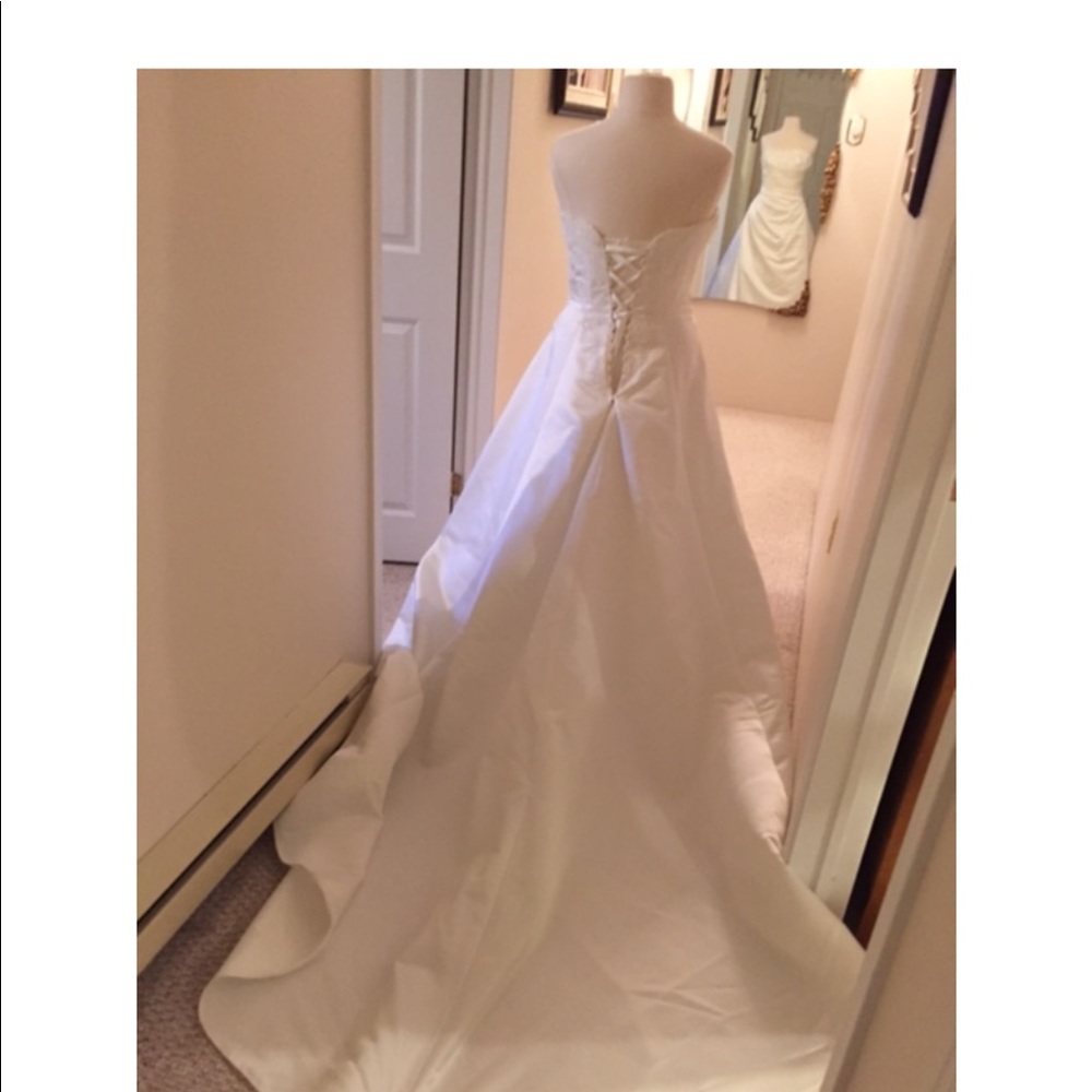 White (soft )wedding dress